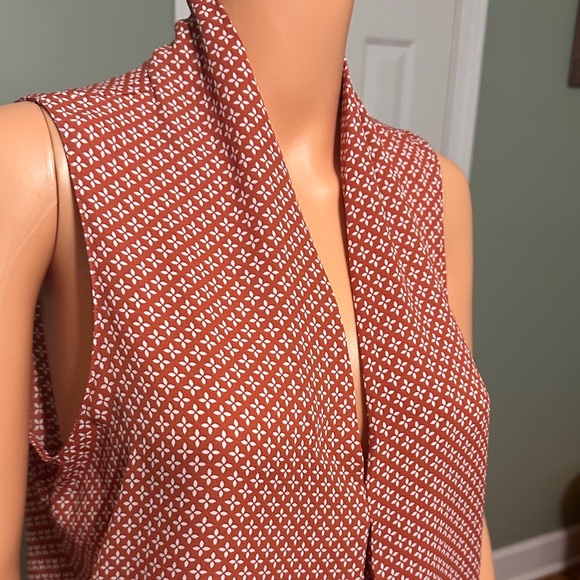 LOFT Rust Printed Sleeveless V-Neck Camisole - Picture 6 of 7